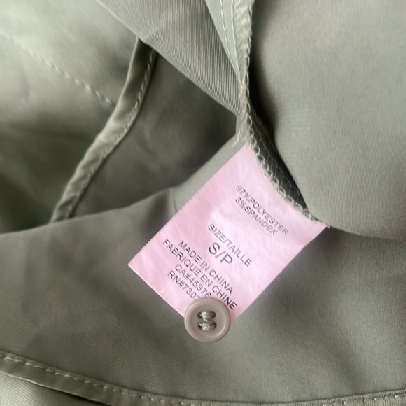 Women’s emerald green button up blouse - Picture 5 of 5